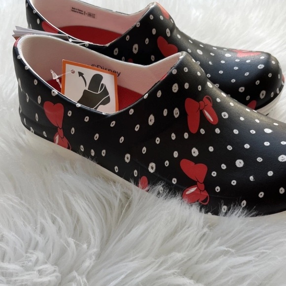 🆕Crocs Minnie Mouse Red Bow Polka Dot Print Women’s Size 5 Removable Insole - Picture 2 of 13